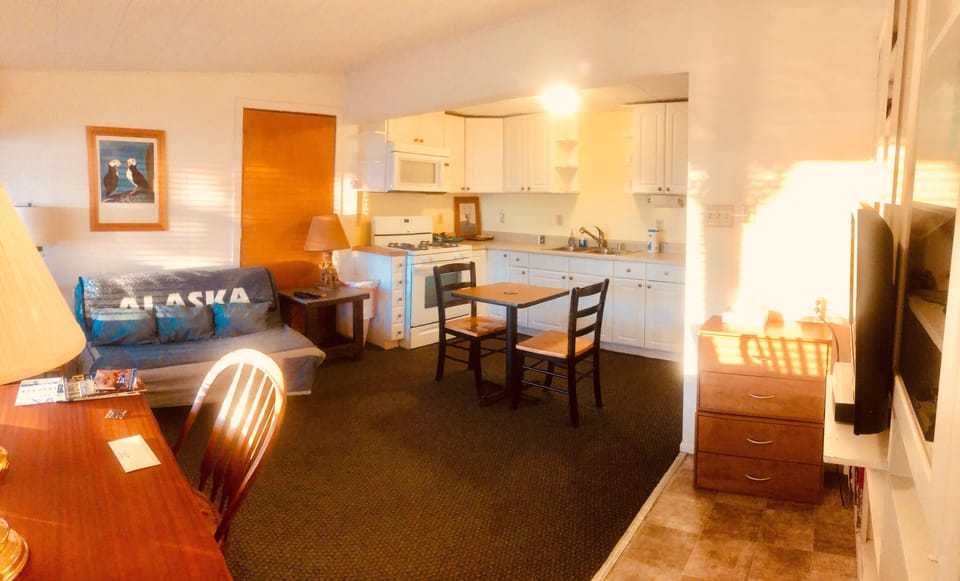 Inn Suite #21 (1 King bed and futon, downstairs) | Living area | TV