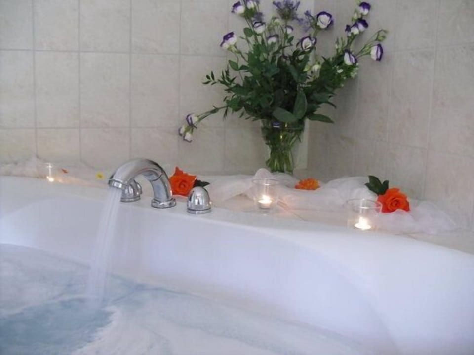 Indoor spa tub
