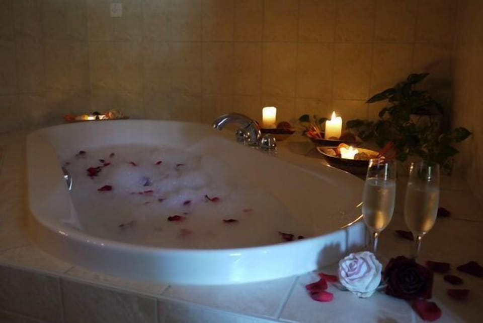 Indoor spa tub