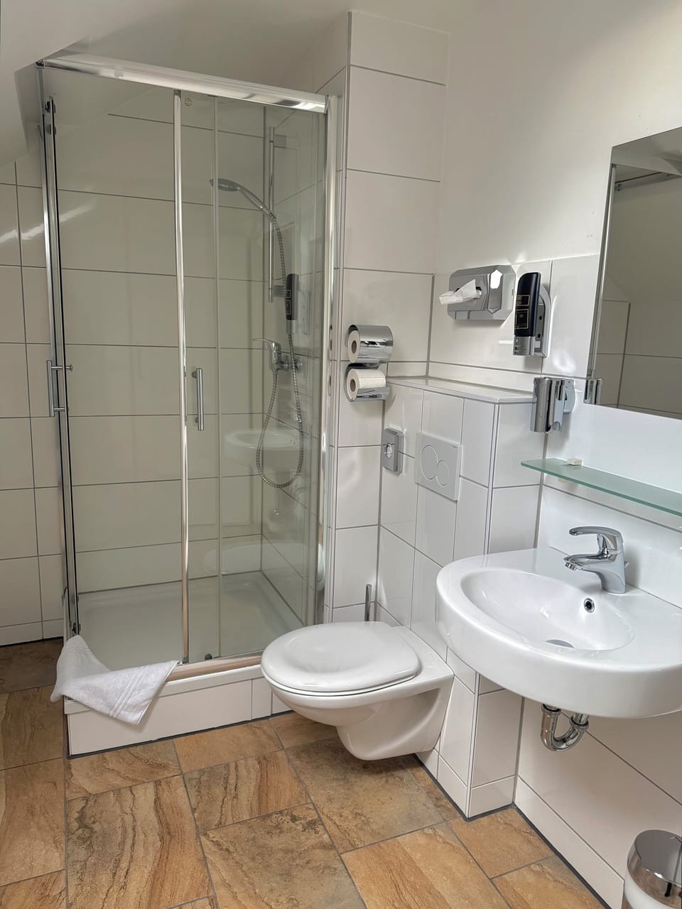 Comfort Double Room | Bathroom | Shower, free toiletries, hair dryer, towels