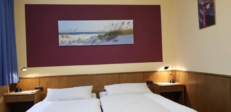 Premium bedding, desk, blackout drapes, WiFi (free)