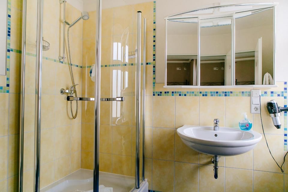 Shower, free toiletries, hair dryer, towels