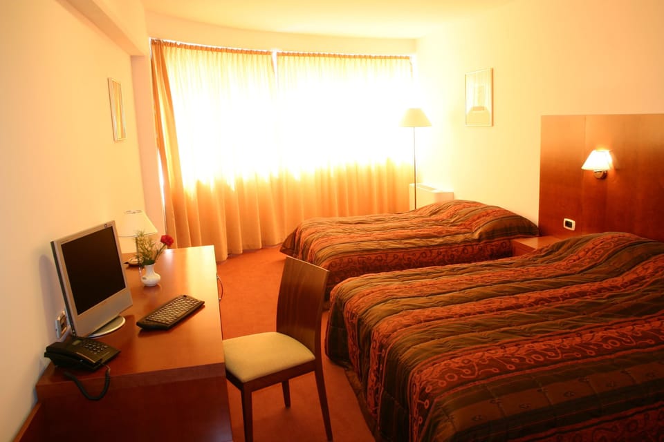 Family Room | In-room safe, desk, soundproofing, cribs/infant beds