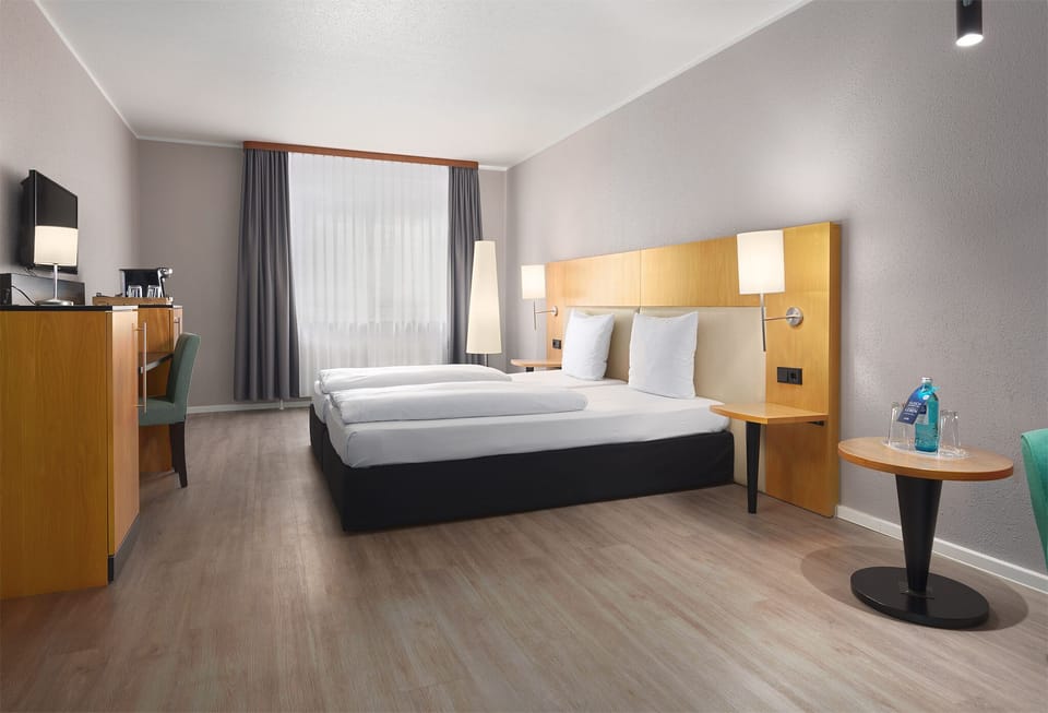 Standard Triple Room | Desk, blackout drapes, free WiFi, bed sheets