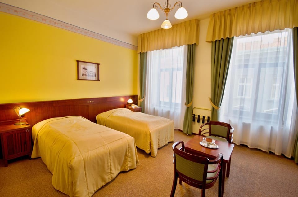Hypo-allergenic bedding, minibar, in-room safe, desk