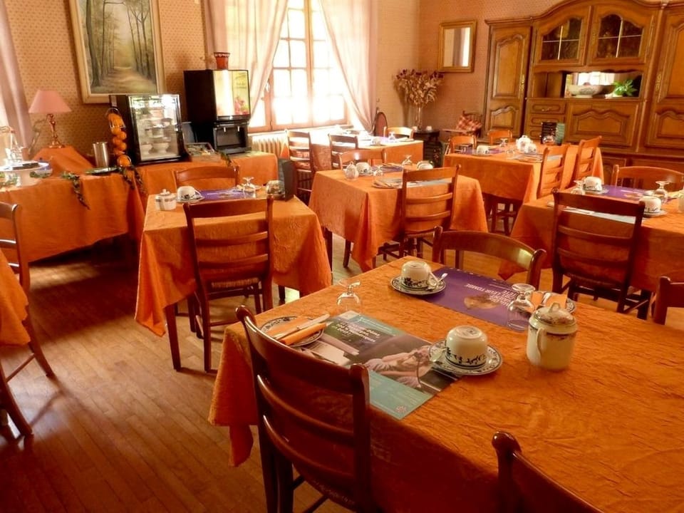 Lunch and dinner served, local cuisine