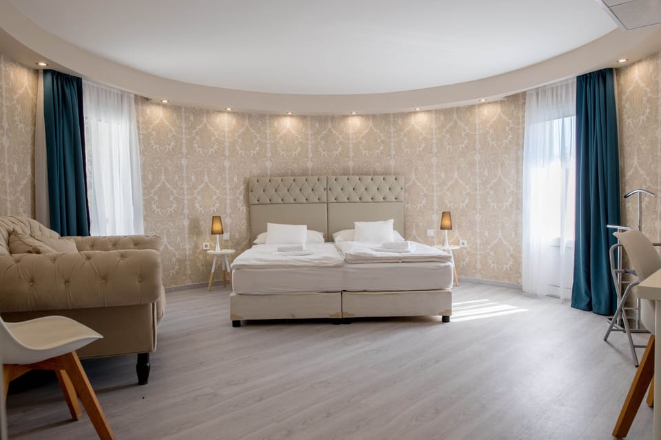 Standard Suite | In-room safe, soundproofing, free WiFi, bed sheets
