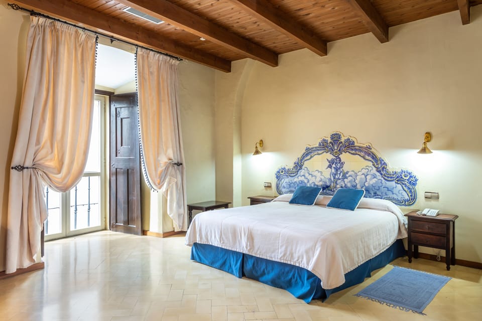 Historical Room | Minibar, in-room safe, free WiFi, bed sheets
