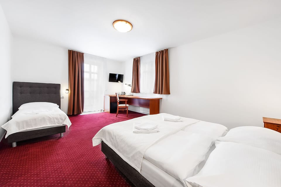 Triple Room | In-room safe, desk, blackout drapes, cribs/infant beds