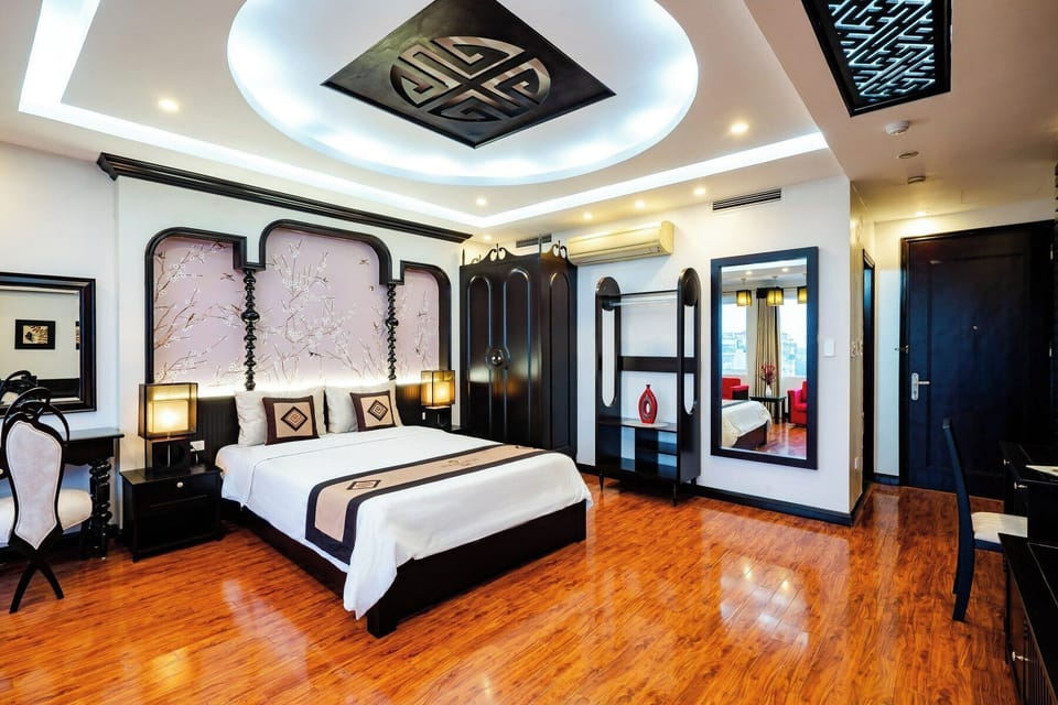 Apartment with Lake View | Minibar, individually decorated, individually furnished, desk
