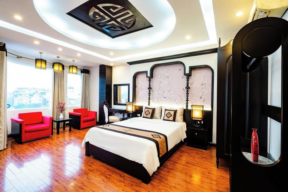Suite, 1 Double Bed, Lake View | Minibar, individually decorated, individually furnished, desk