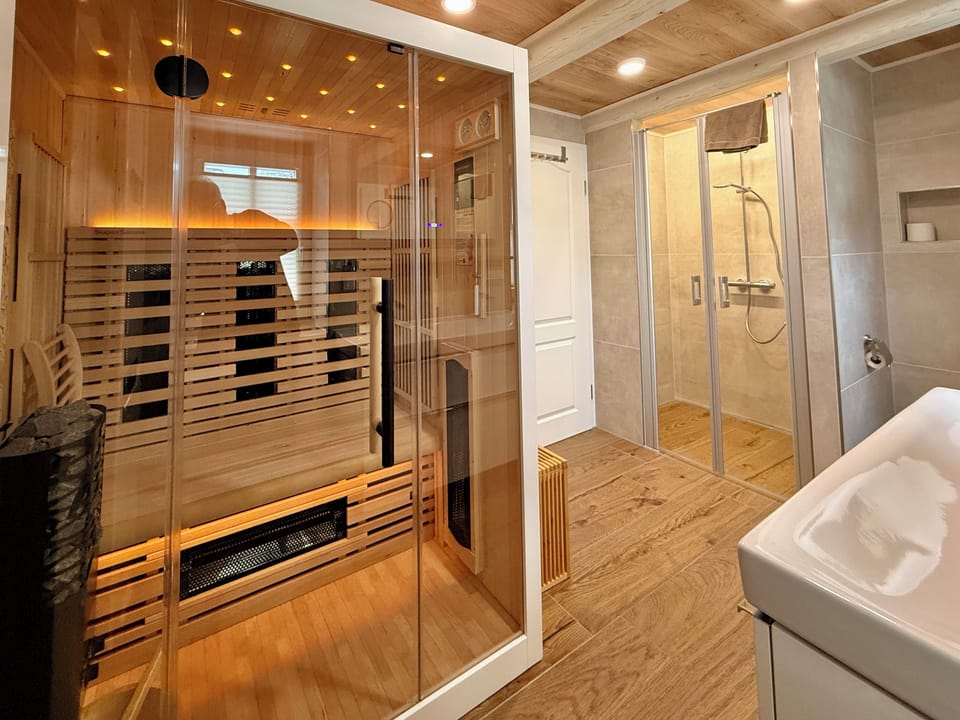 Deluxe Condo, Garden View | Bathroom | Shower, rainfall showerhead, free toiletries, hair dryer