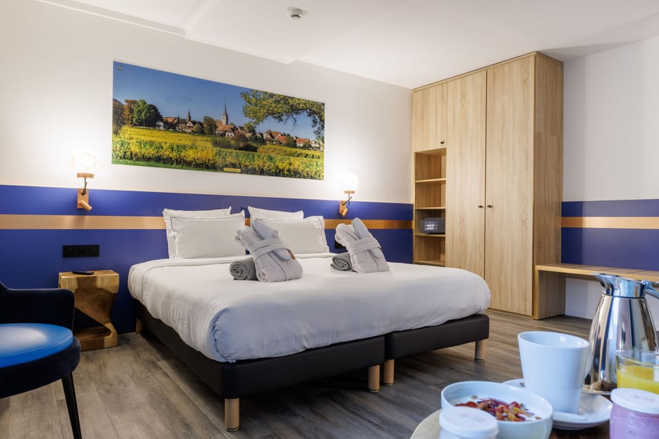 Junior Suite (Logia) | Premium bedding, minibar, in-room safe, desk