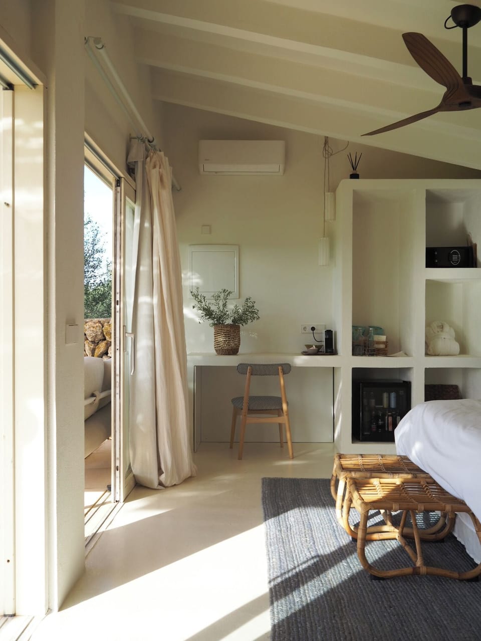 Suite | Premium bedding, down comforters, minibar, in-room safe