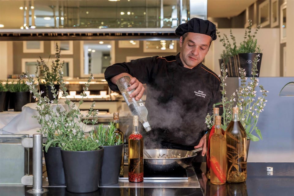 5 restaurants; breakfast, lunch, and dinner served