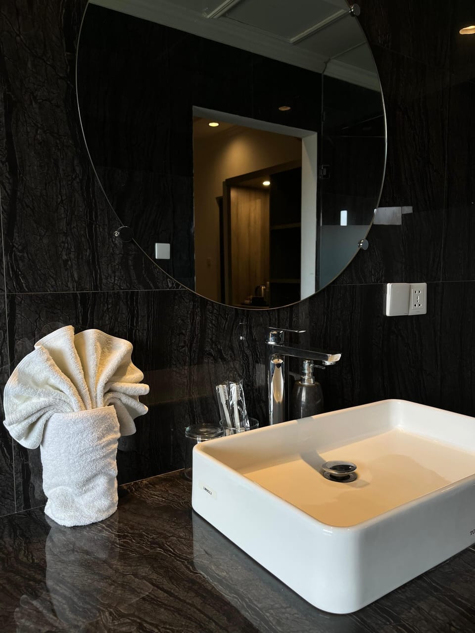 Deluxe Double Room | Bathroom | Shower, free toiletries, hair dryer, towels