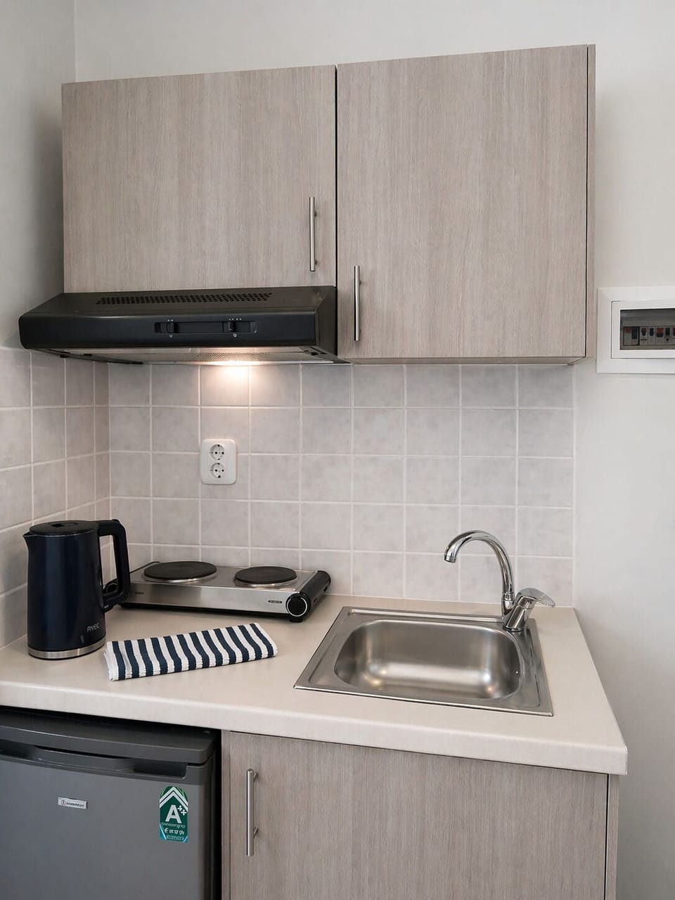 Basic Studio, 3 Twin Beds, Kitchen | Desk, blackout drapes, iron/ironing board, free cribs/infant beds