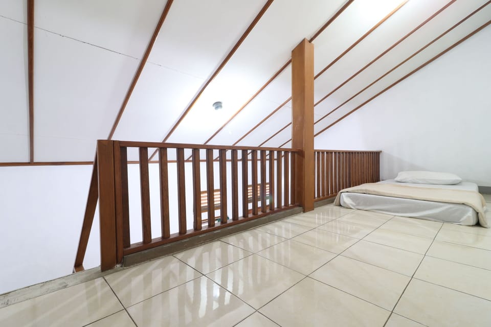 Superior Room | Desk, bed sheets