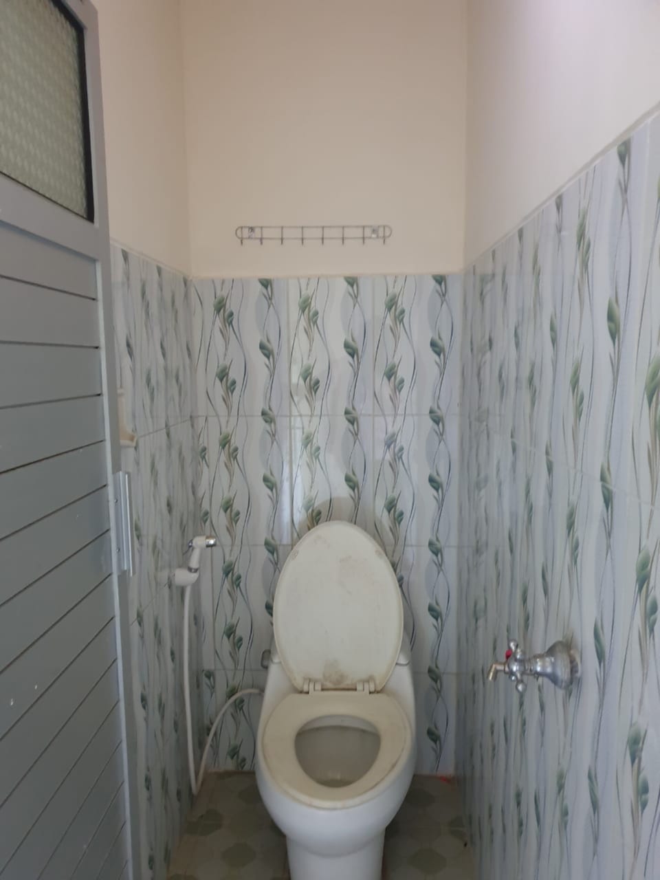 Standard Room | Bathroom | Shower, free toiletries, towels
