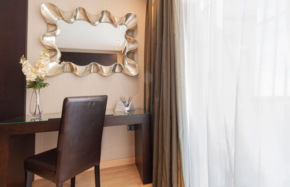 Suite | Minibar, in-room safe, individually decorated, individually furnished