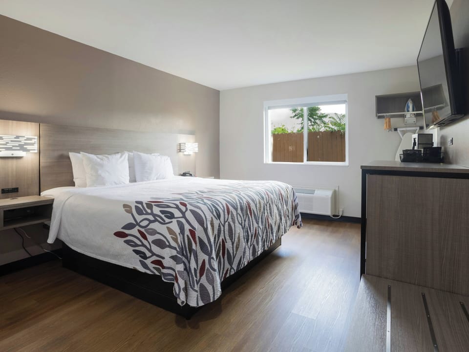 Superior Room, 1 King Bed (Smoke Free) | Iron/ironing board, cribs (free), rollaway beds (surcharge), WiFi (free)