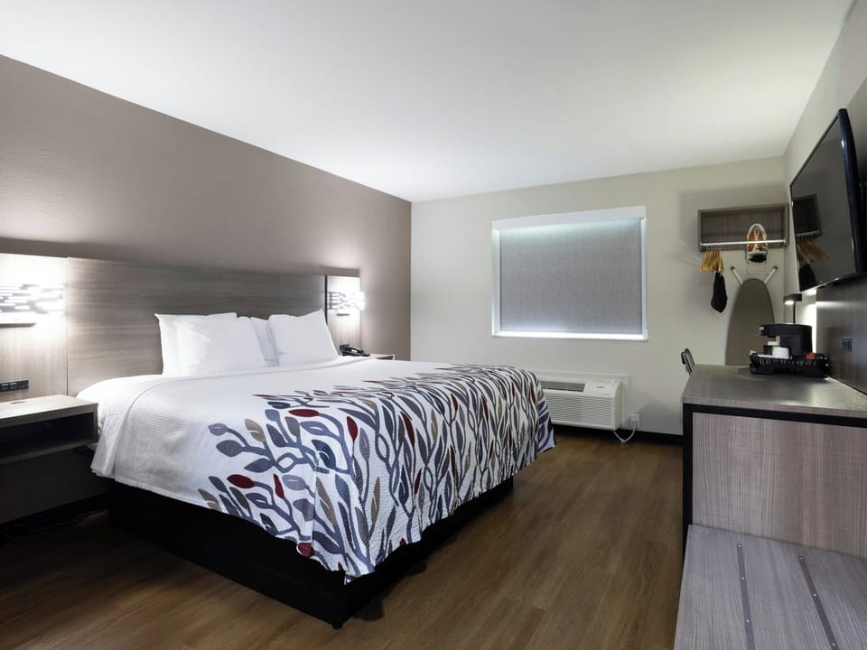 Superior Room, 1 King Bed (Smoke Free) | Iron/ironing board, cribs (free), rollaway beds (surcharge), WiFi (free)