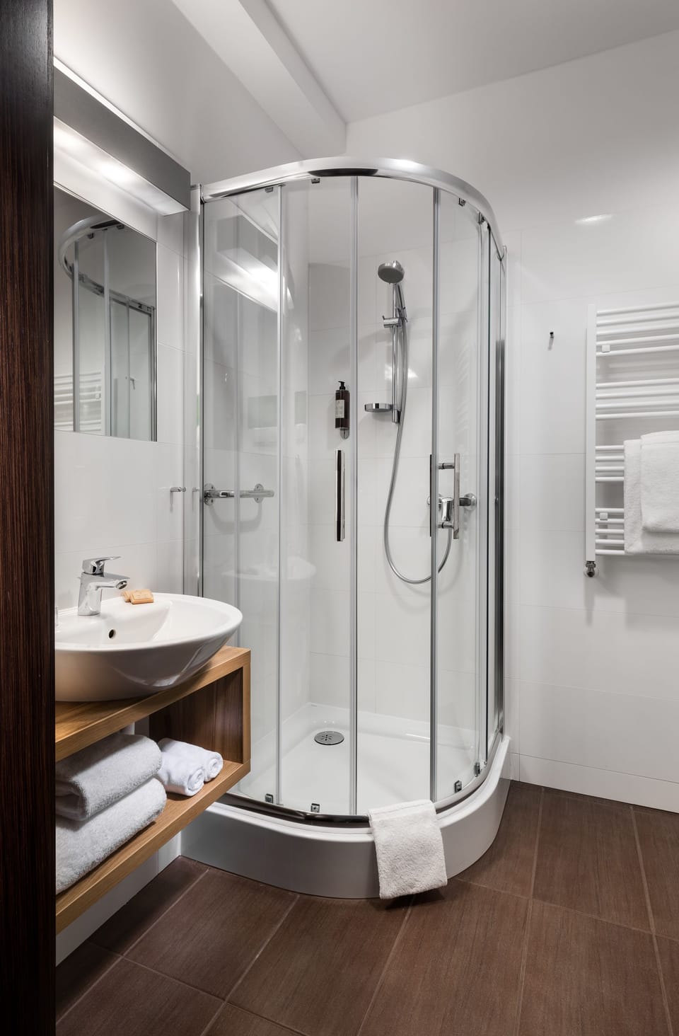 Classic Double Room | Bathroom | Shower, hair dryer, towels, soap