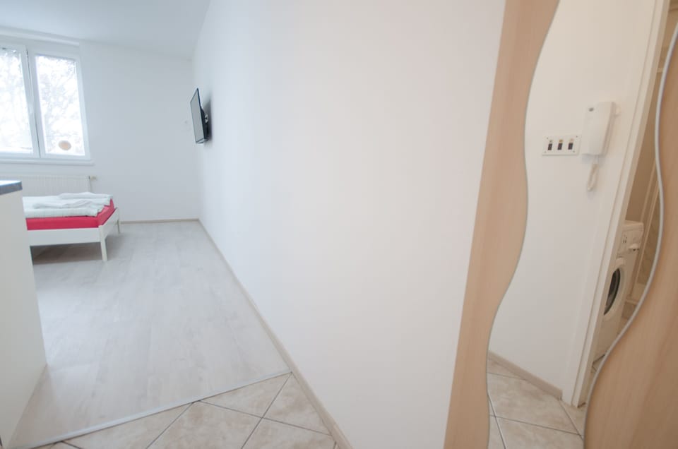 Studio | WiFi (free), bed sheets