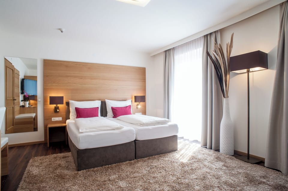 Premium bedding, in-room safe, individually decorated