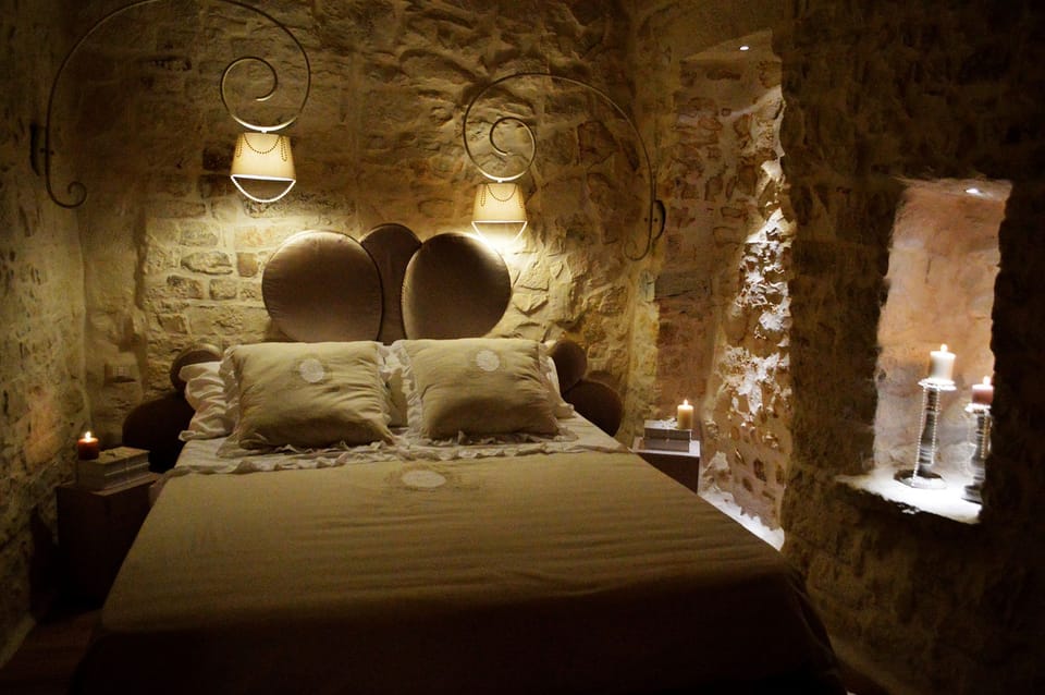 Suite with sauna | Premium bedding, down comforters, memory foam beds, in-room safe