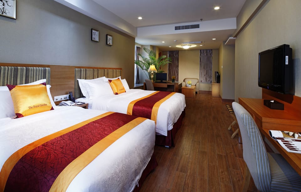 Deluxe Suite | 1 bedroom, premium bedding, down comforters, minibar