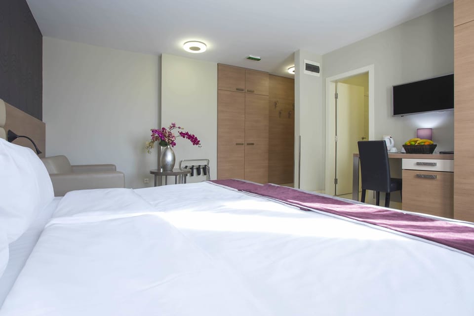Superior Room | Minibar, in-room safe, individually decorated, individually furnished