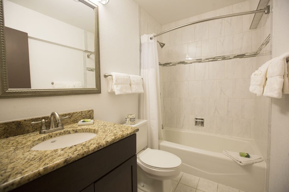Ivy Court Inn & Suites Hotel in South Bend