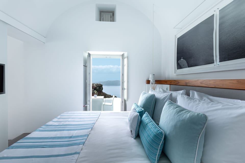 Honeymoon Suite (with Plunge Pool) | Hypo-allergenic bedding, down comforters, free minibar items