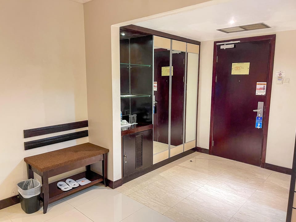 Minibar, in-room safe, desk, soundproofing