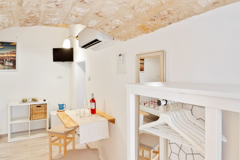 Double Room | In-room dining