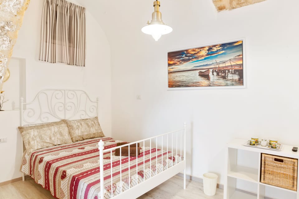 Double Room | Free WiFi, bed sheets