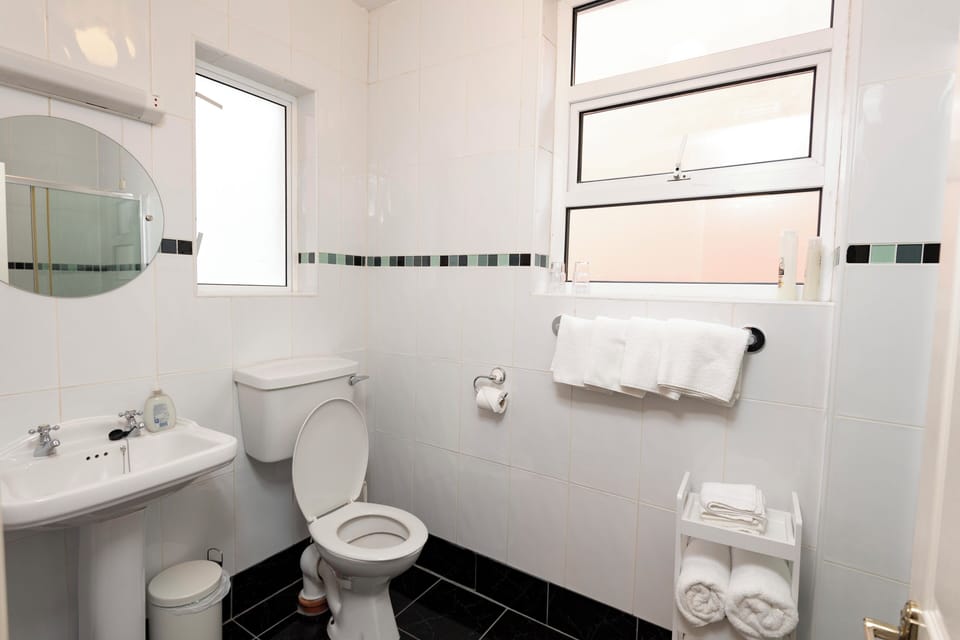 Family Quadruple Room, Ensuite | Iron/ironing board, WiFi (free), individually decorated