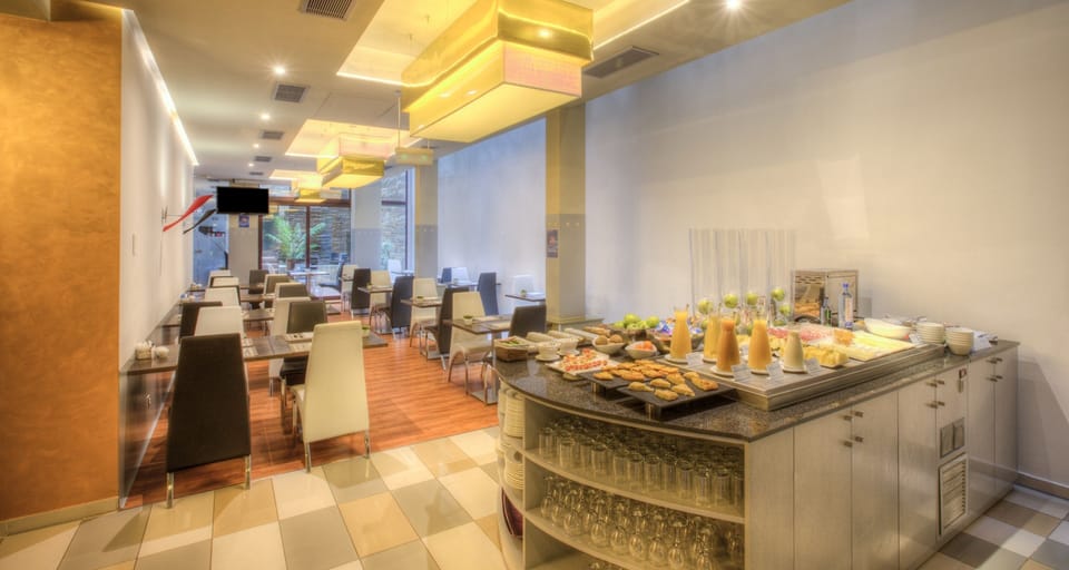 Daily buffet breakfast (EUR 13.90 per person)