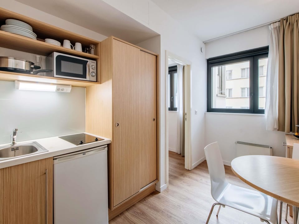 Studio 4 people | Desk, iron/ironing board, free cribs/infant beds, free WiFi