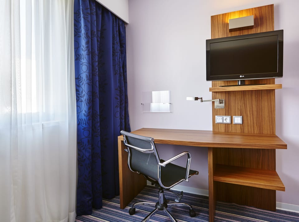 Standard Room, 1 Double Bed, Accessible (Free Breakfast) | Room amenity