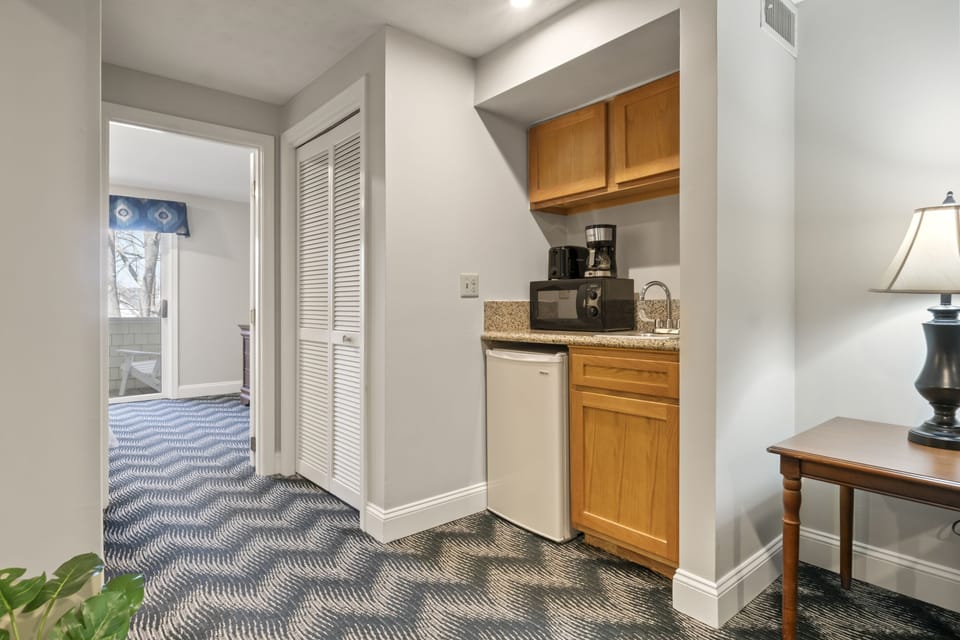 1 Bedroom King Suite | Private kitchenette | Fridge, microwave
