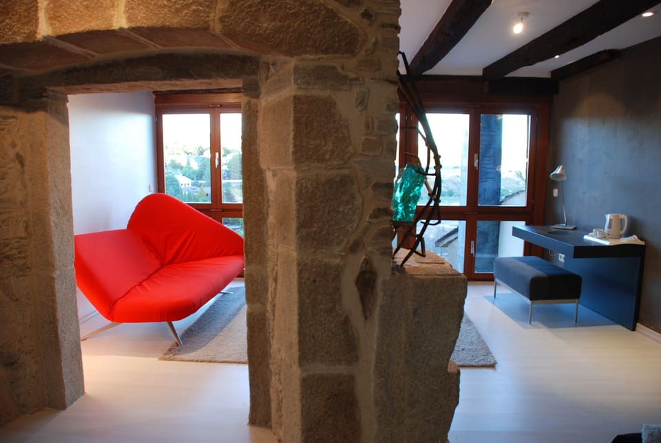 Suite | Living room | Flat-screen TV, DVD player