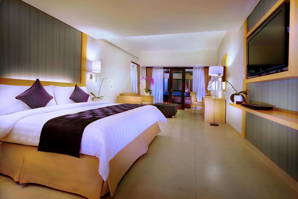 Junior Suite | In-room safe, desk, soundproofing, iron/ironing board