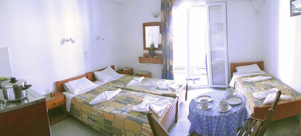 Economy Studio Triple (semi-basement) | In-room safe, free WiFi