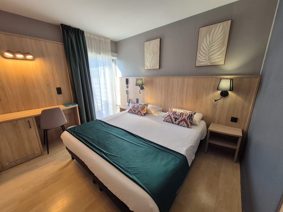 Standard Double Room | Desk, soundproofing, free WiFi, bed sheets