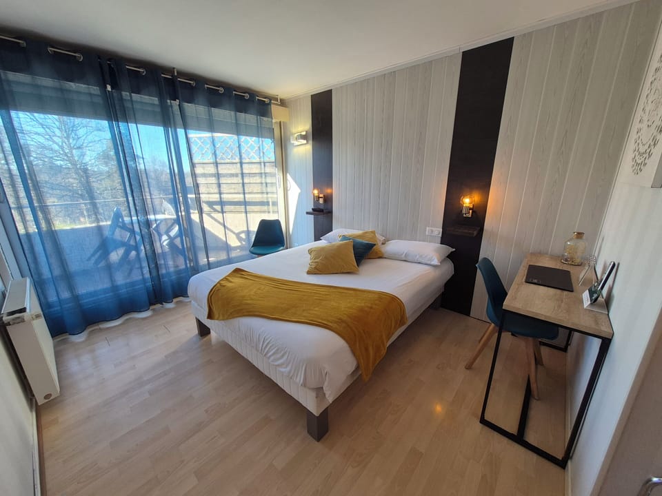 Standard Double Room | Desk, soundproofing, free WiFi, bed sheets