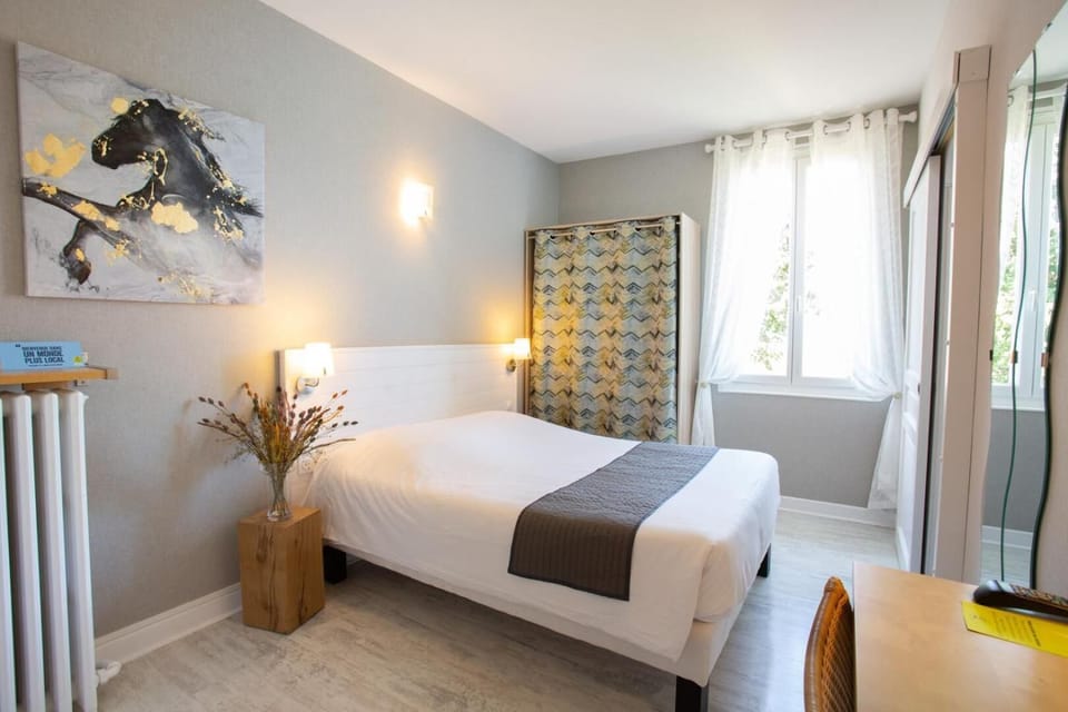 Standard Double Room | Desk, iron/ironing board, rollaway beds, free WiFi