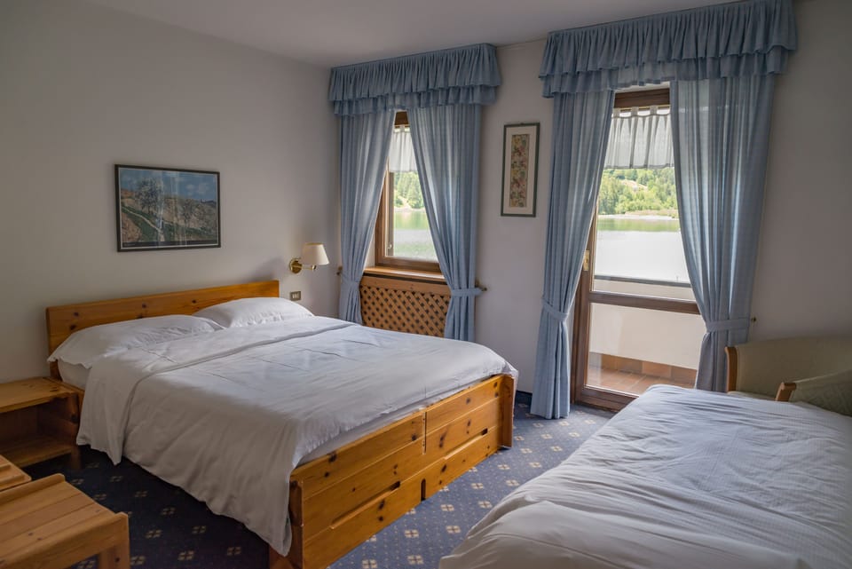 Comfort Triple Room | Minibar, in-room safe, desk, free WiFi