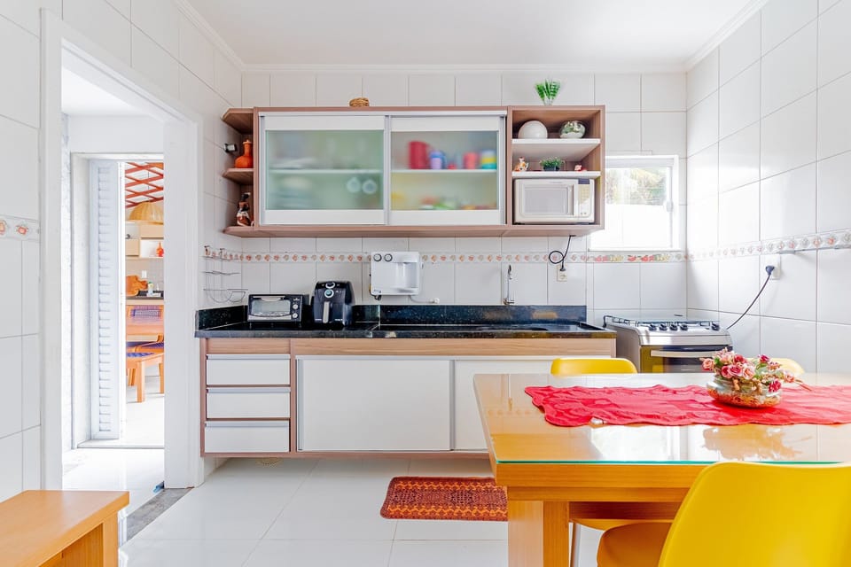 House | Private kitchen | Fridge, microwave, oven, stovetop